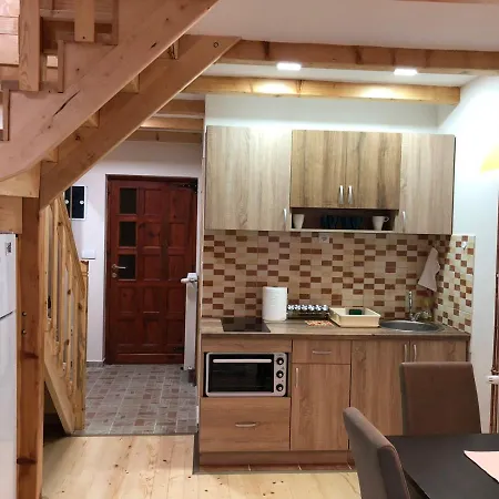 Sredojevic 山林小屋 *