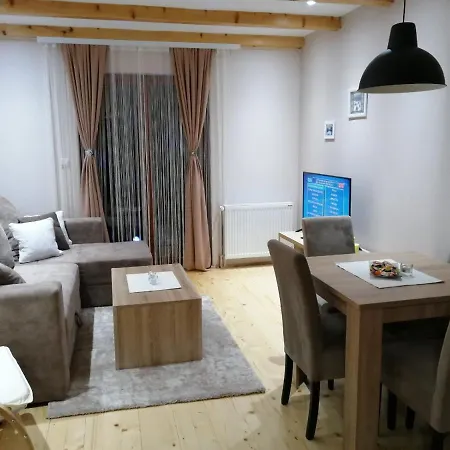 Sredojevic 山林小屋 *